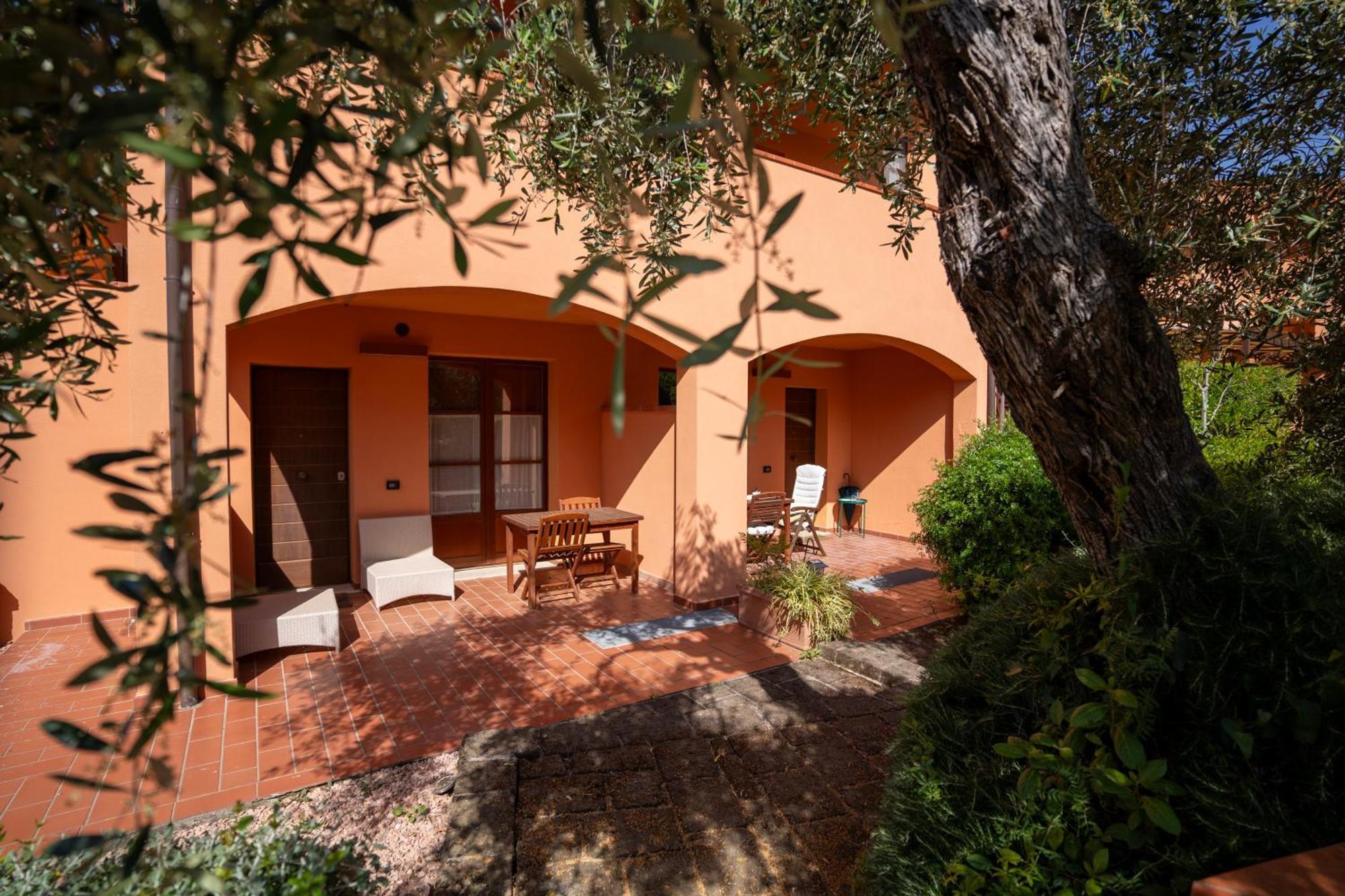 Borgo Etrusco Aparthotel Scarlino Exterior photo